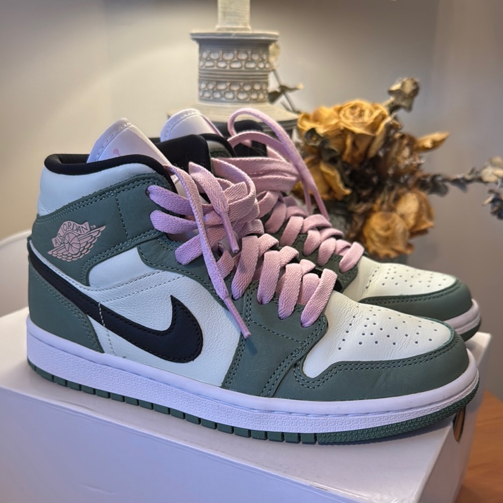 Nike Jordan Women's Green and Pink Sneakers